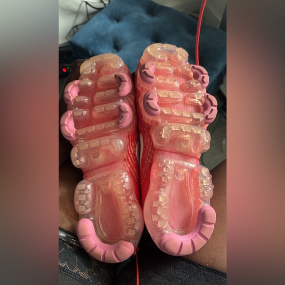 Nike Air VaporMax Flyknit 3
Track Red Magic Flamingo (Women's) - Picture 6 of 11